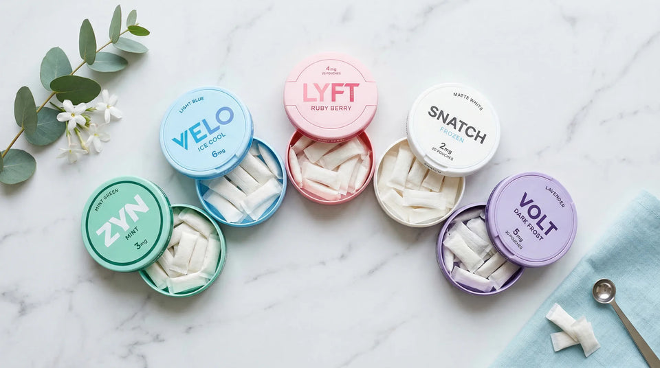 Best nicotine pouches for beginners 2026 showing colorful pouch cans on marble surface